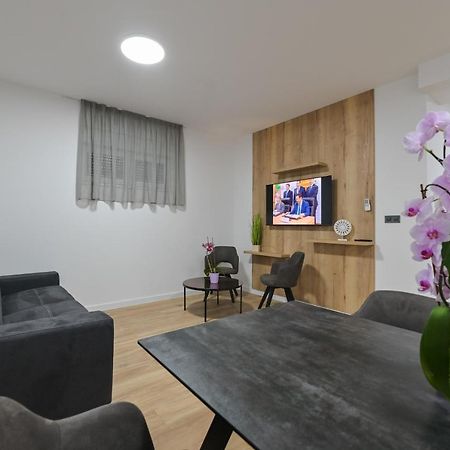 The Eagle Apartment Novalja Bagian luar foto