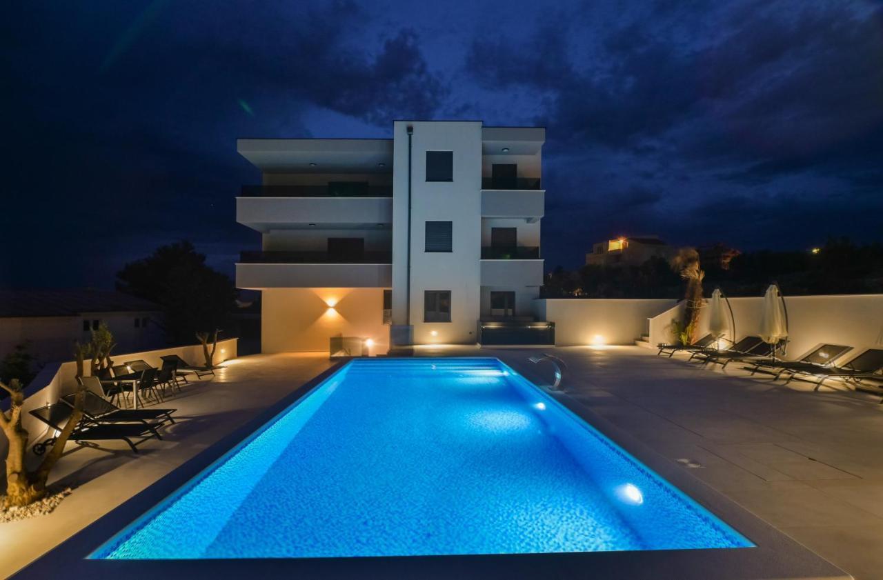 The Eagle Apartment Novalja Bagian luar foto