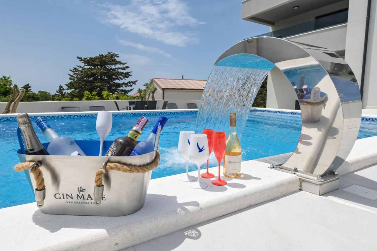 The Eagle Apartment Novalja Bagian luar foto