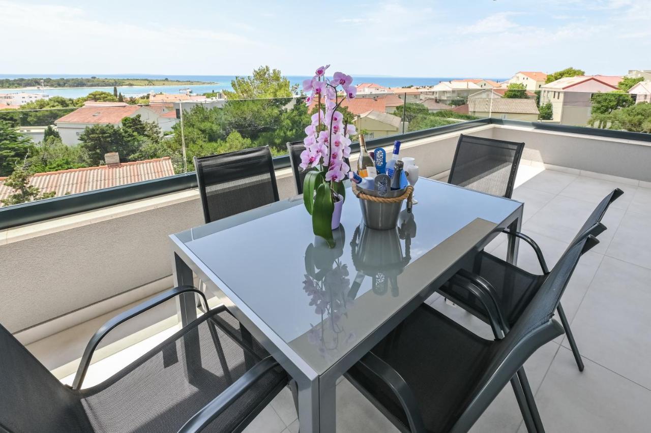 The Eagle Apartment Novalja Bagian luar foto