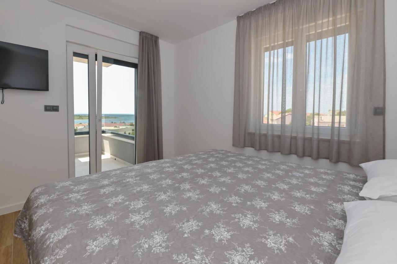 The Eagle Apartment Novalja Bagian luar foto