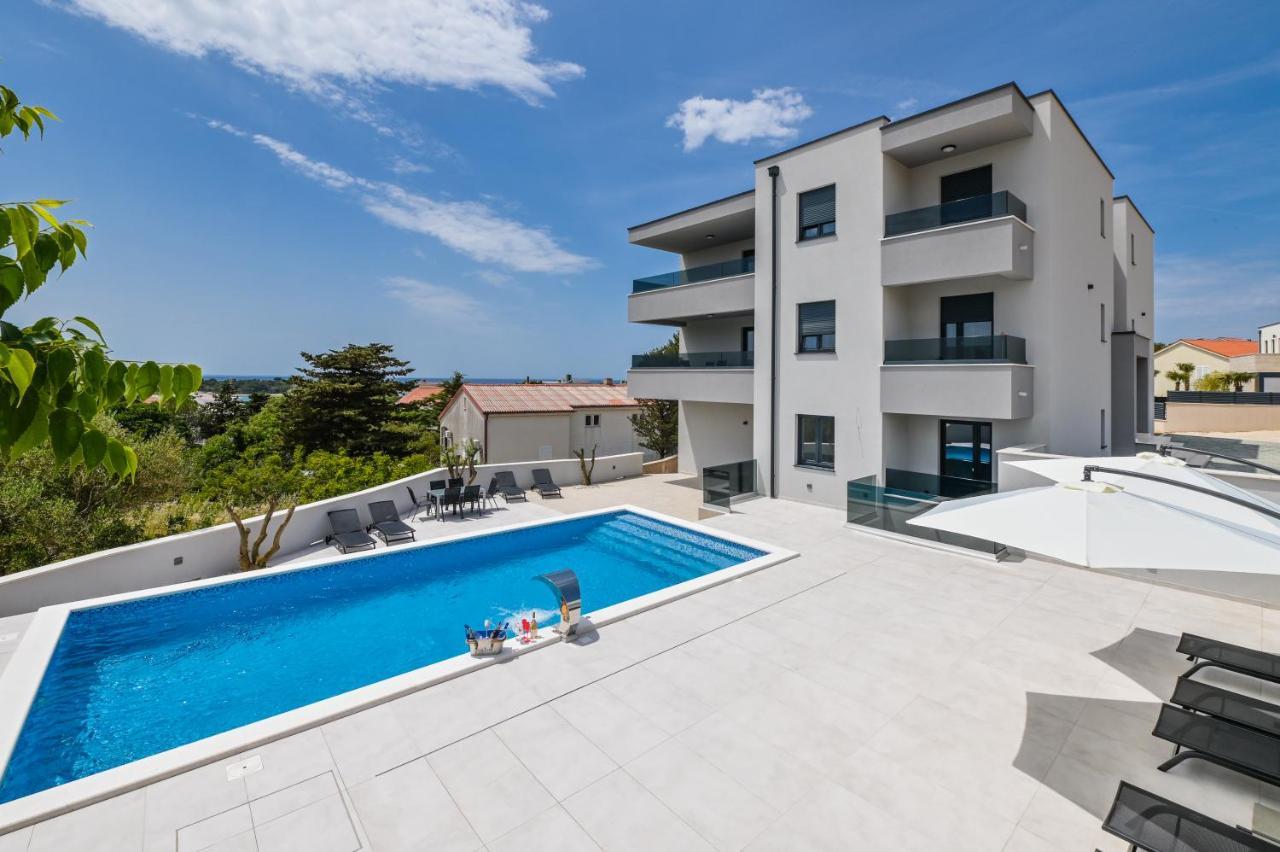 The Eagle Apartment Novalja Bagian luar foto