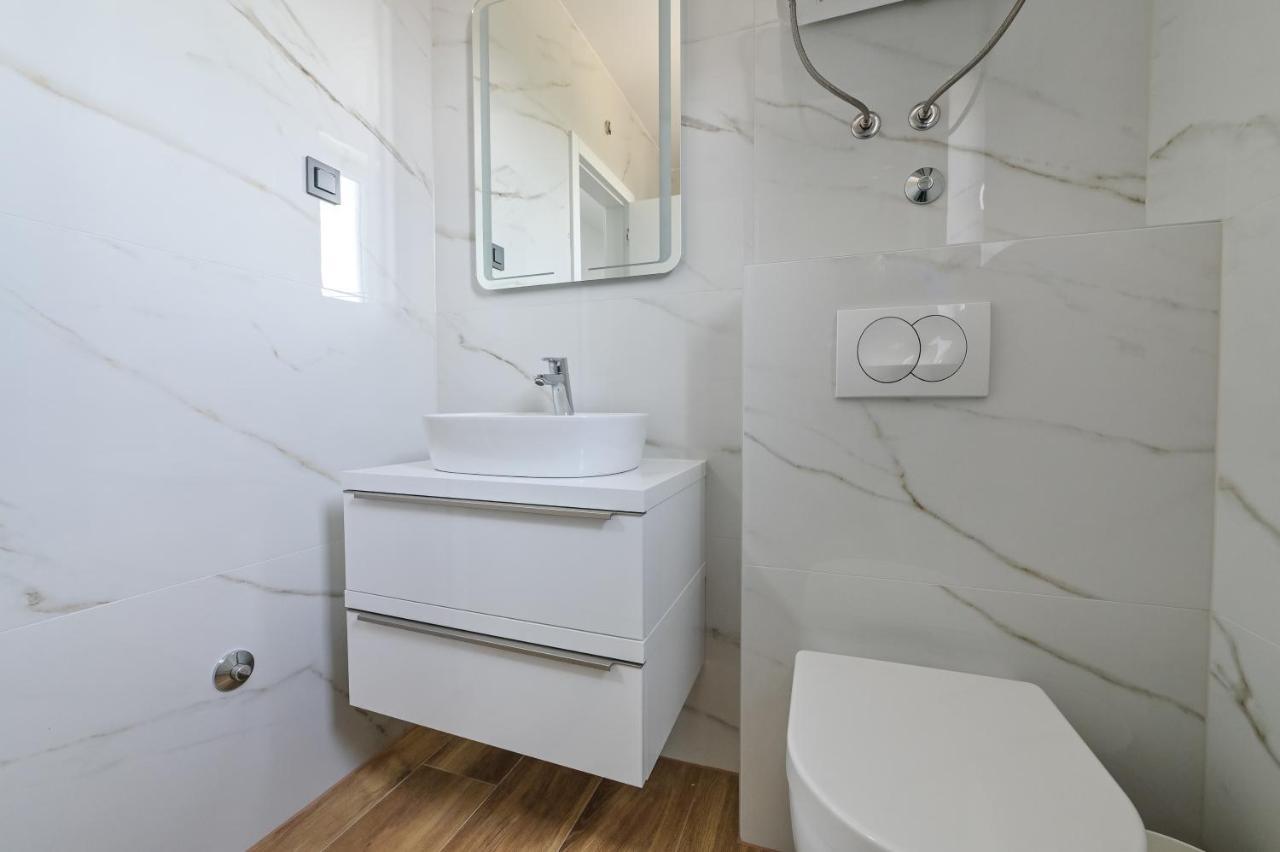 The Eagle Apartment Novalja Bagian luar foto