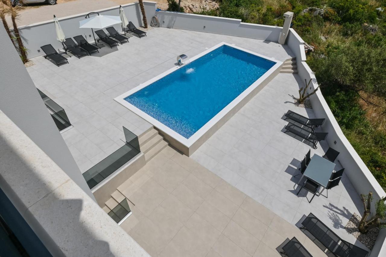 The Eagle Apartment Novalja Bagian luar foto