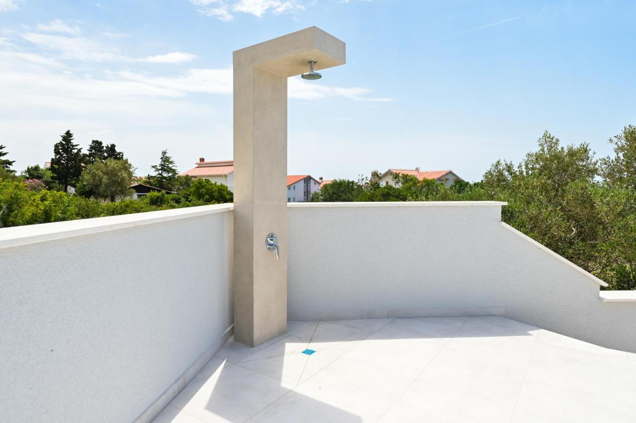 The Eagle Apartment Novalja Bagian luar foto
