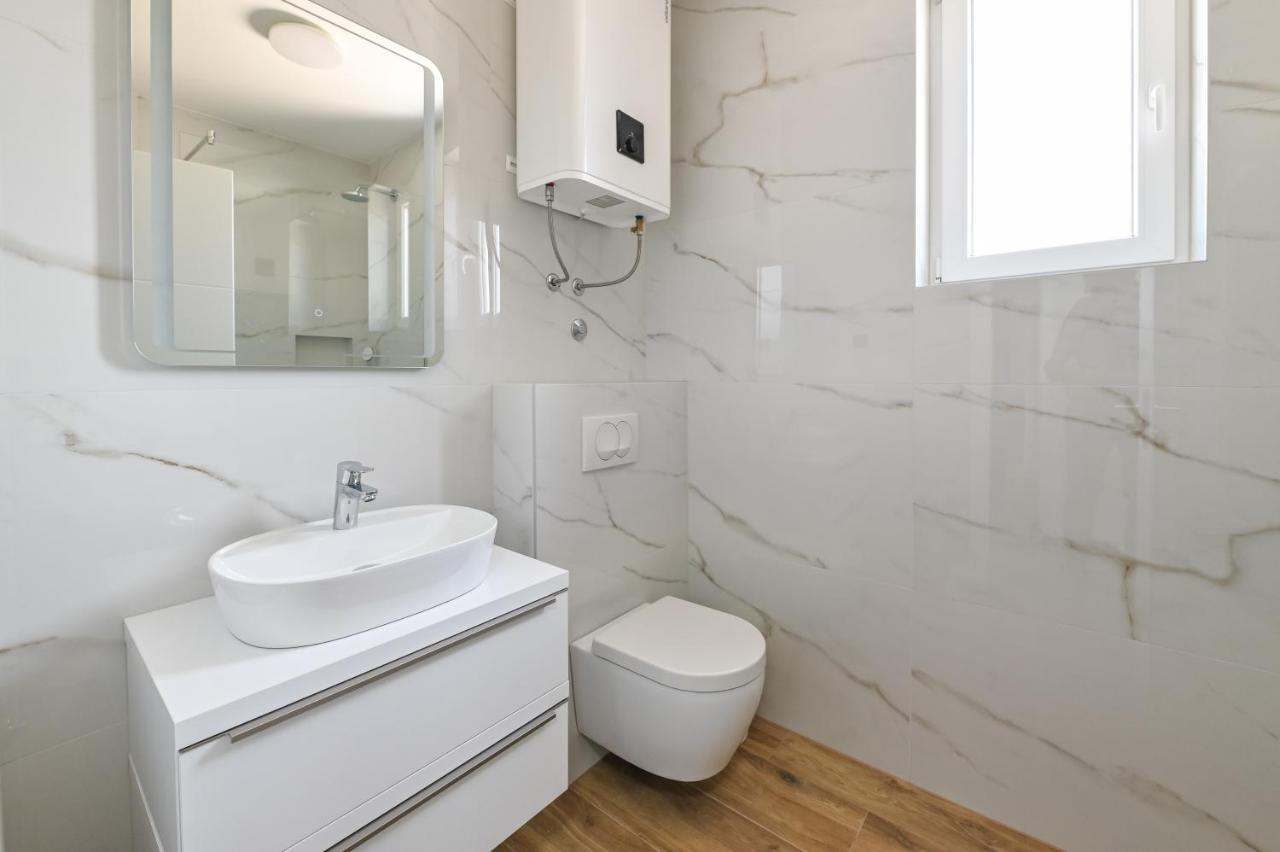 The Eagle Apartment Novalja Bagian luar foto