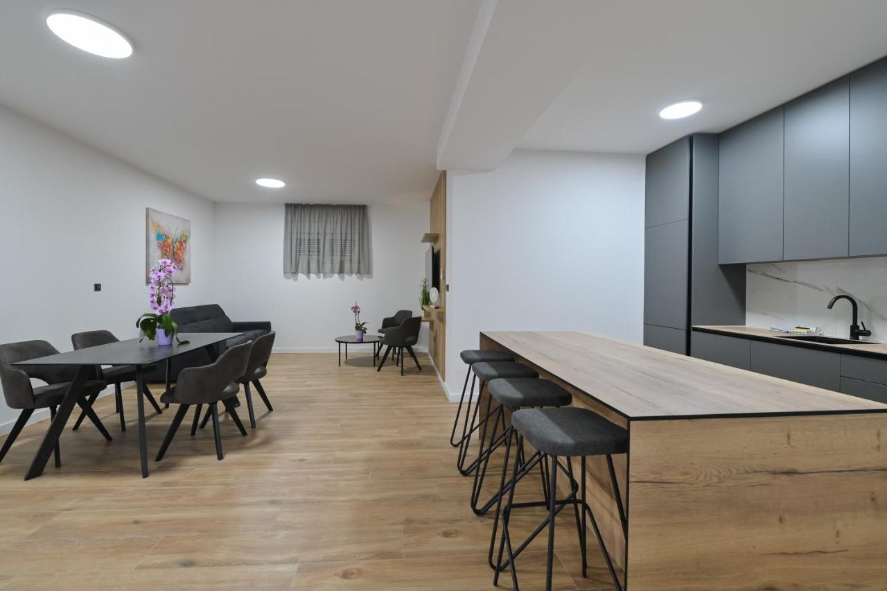 The Eagle Apartment Novalja Bagian luar foto